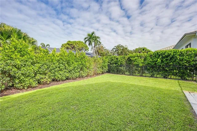 $2,895,000 | 4611 Crayton Road, Naples, FL 34103