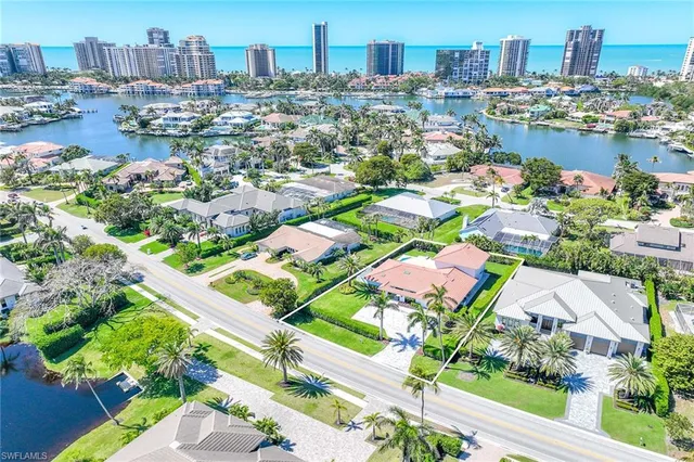 $2,895,000 | 4611 Crayton Road, Naples, FL 34103