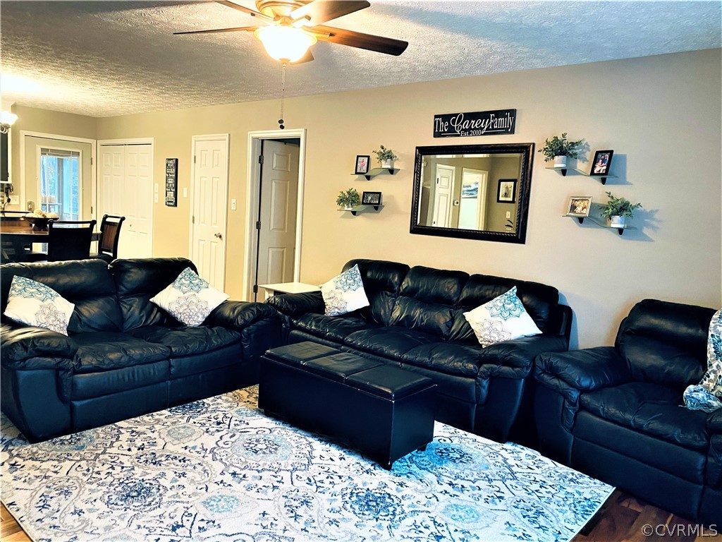 19600 Trumpeter Road Petersburg, VA 23803 - Photo 21 of 33 a living room with furniture and a couch