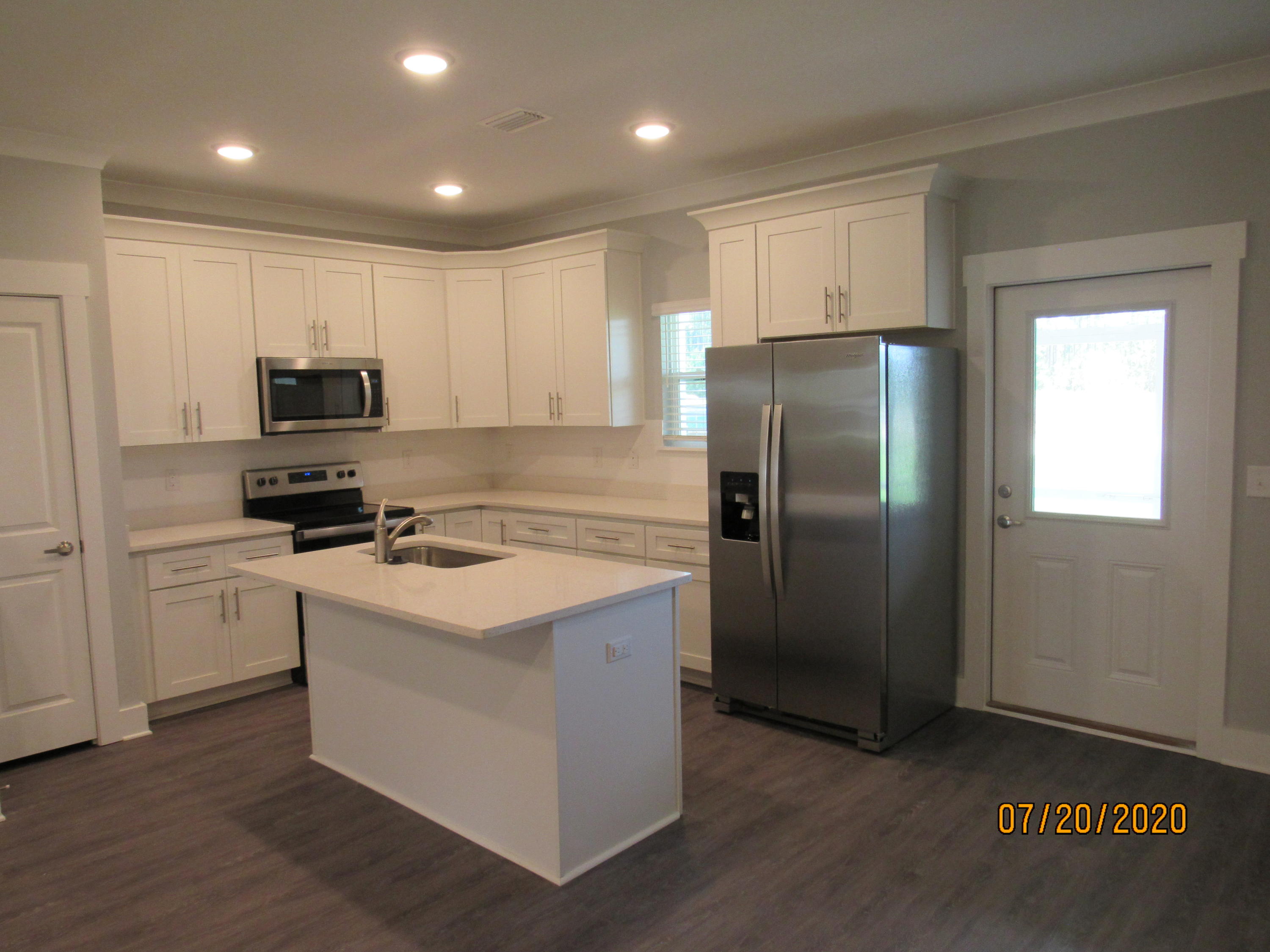 267 North Sand Palm Road Freeport, FL 32439 - Photo 3 of 18 Kitchen