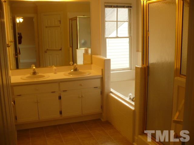 2005 Muirfield Village Way Raleigh, NC 27604 - Photo 17 of 19 Gallery Image 17