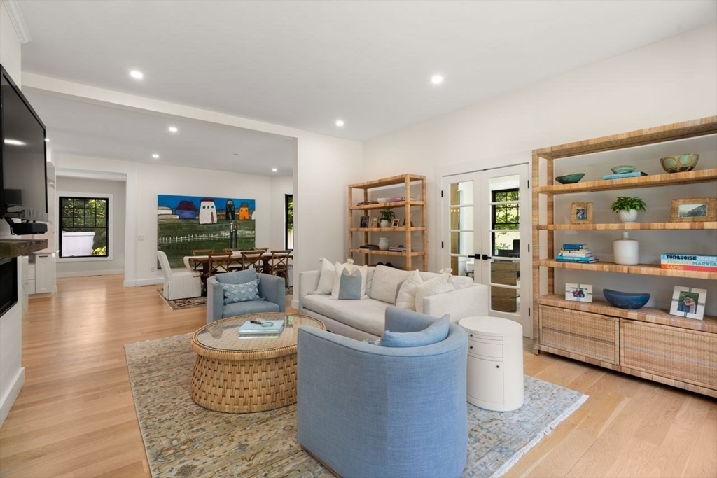 283 Walnut Street Wellesley, MA 02481 - Photo 6 of 33