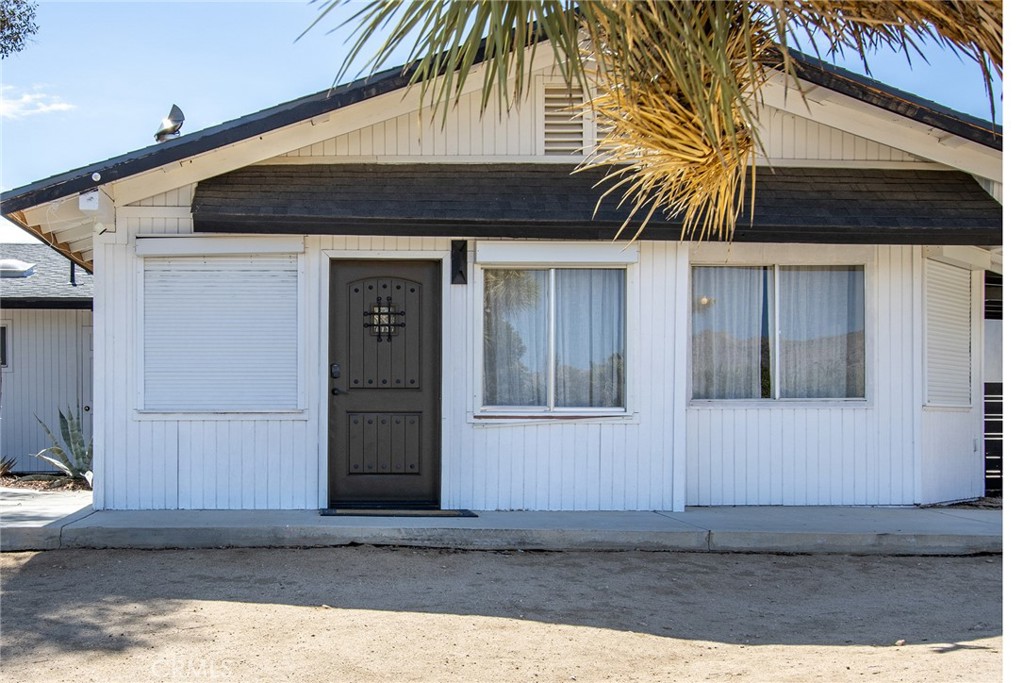 9073 Tortuga Trail Joshua Tree, CA 92252 - Photo 4 of 39 a front view of a house