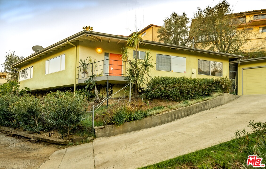 941 Cavanagh Road Glendale, CA 91207 - Photo 1 of 19