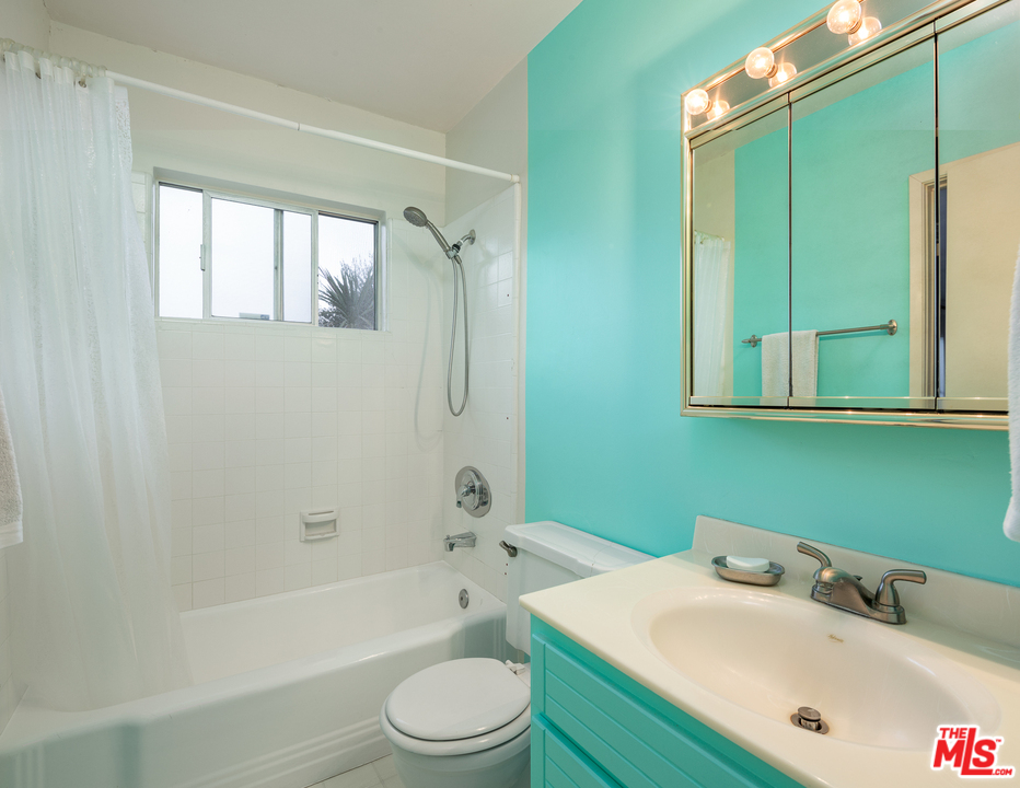 941 Cavanagh Road Glendale, CA 91207 - Photo 14 of 19