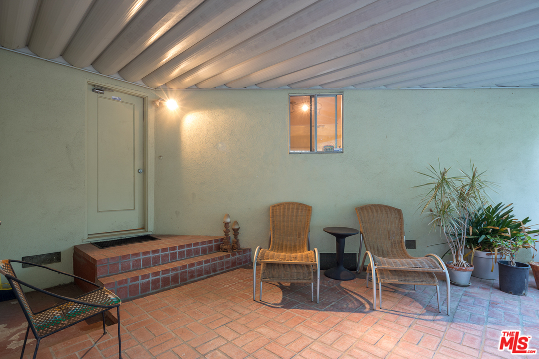 941 Cavanagh Road Glendale, CA 91207 - Photo 16 of 19