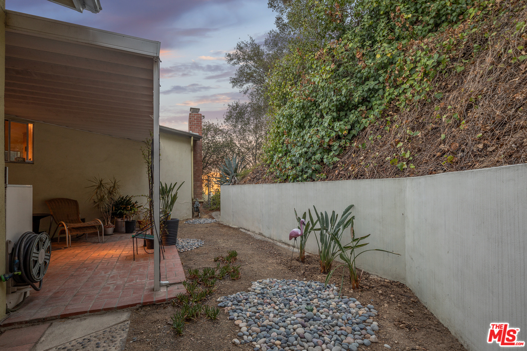941 Cavanagh Road Glendale, CA 91207 - Photo 17 of 19