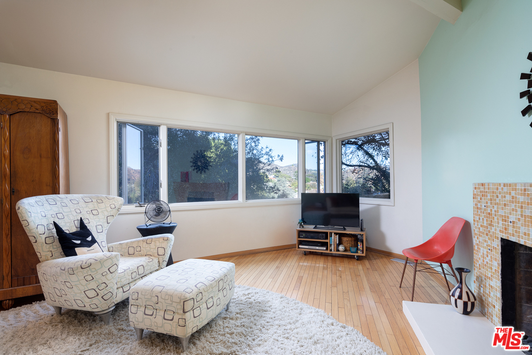 941 Cavanagh Road Glendale, CA 91207 - Photo 7 of 19
