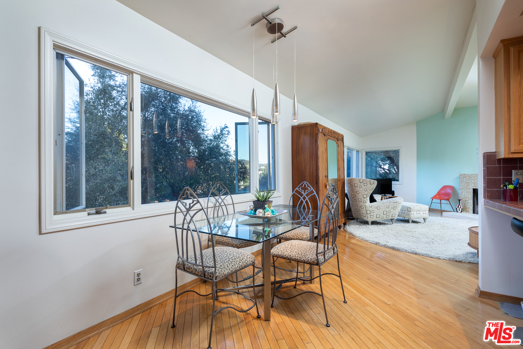941 Cavanagh Road Glendale, CA 91207 - Photo 9 of 19