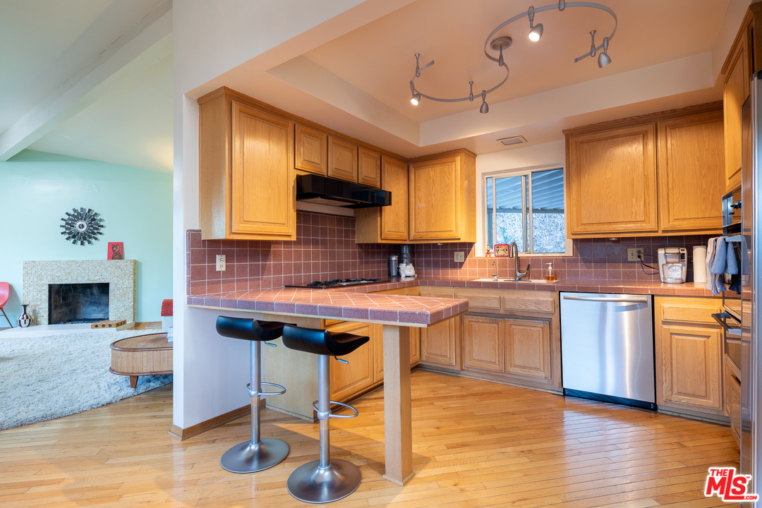941 Cavanagh Road Glendale, CA 91207 - Photo 10 of 19
