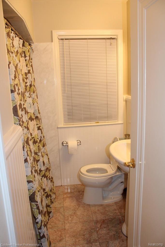 1255 Hampton Road Grosse Pointe, MI 48236 - Photo 18 of 27 16.jpg