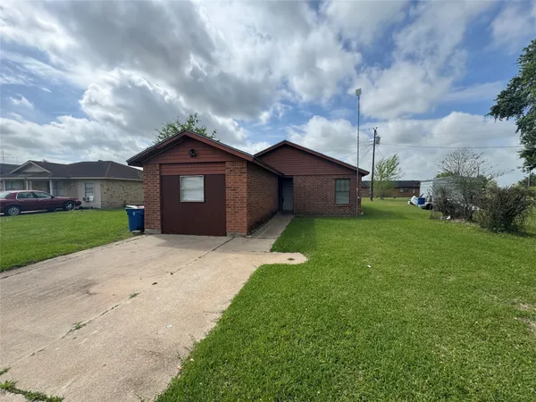 $180,000 | 733 Pine Avenue, Prairie View, TX 77445