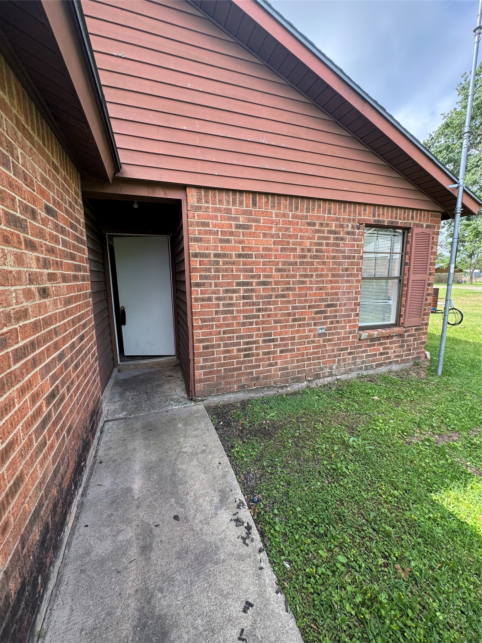733 Pine Avenue Prairie View, TX 77445 - Photo 3 of 17 a front view of a house with garden