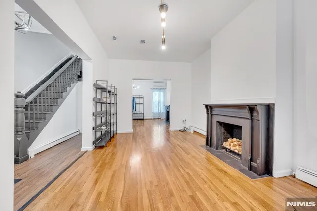 $3,600 | 13 2nd Avenue, Newark, NJ 07104