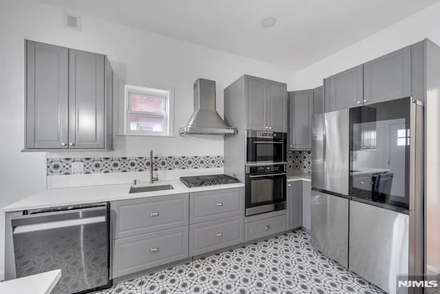 $3,600 | 13 2nd Avenue, Newark, NJ 07104