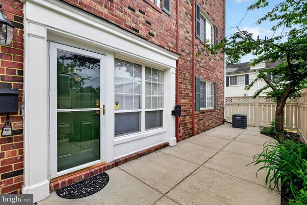 $1,950 | 1461A North Van Dorn Street, Unit A, Alexandria, VA 22304