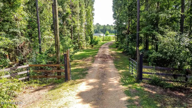 $817,000 | 4167 Highway 18, Brandon, MS 39042
