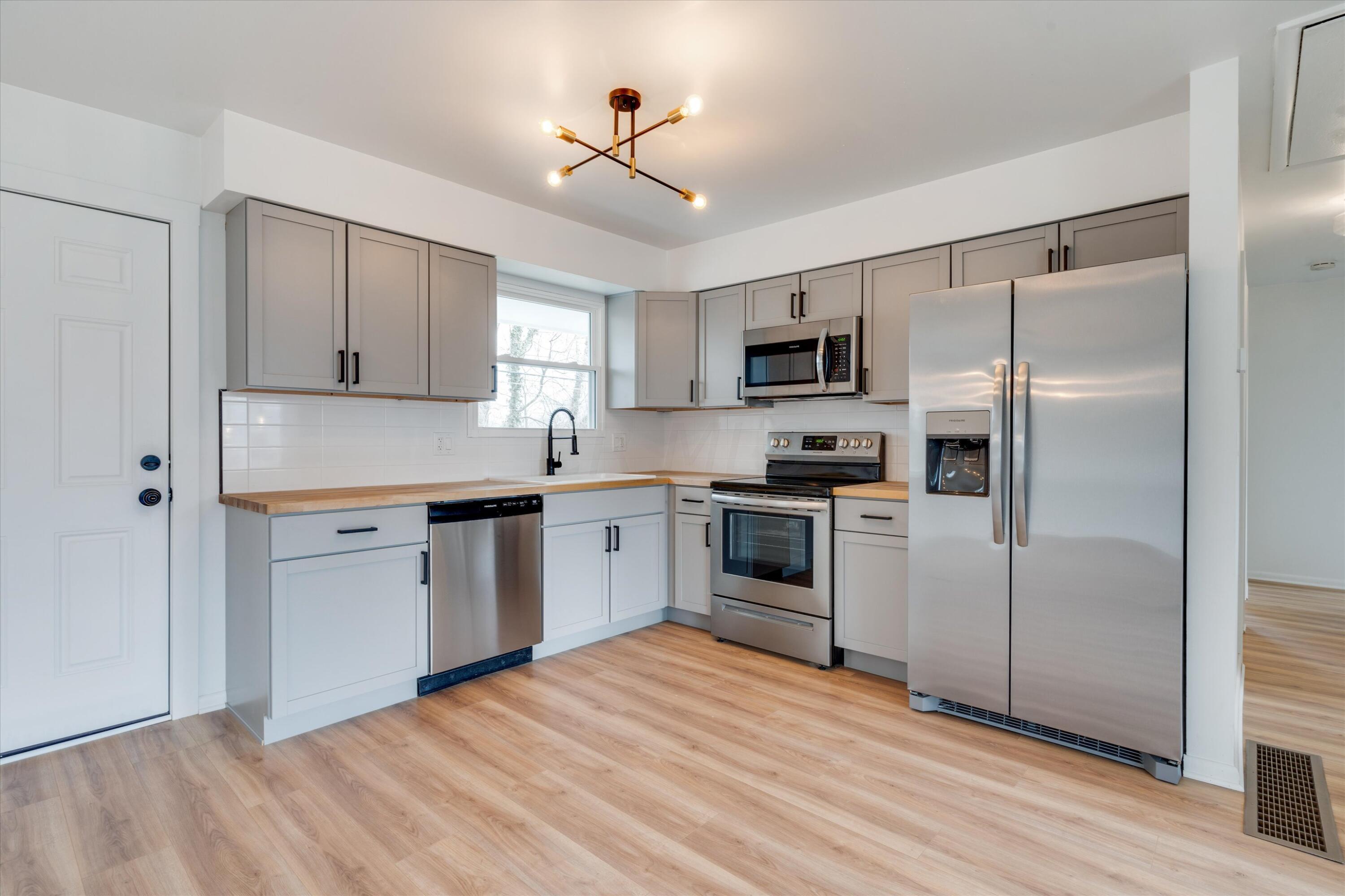 5192 Bagley Road Columbus, OH 43232 - Photo 5 of 16 A CHEFS DREAM!