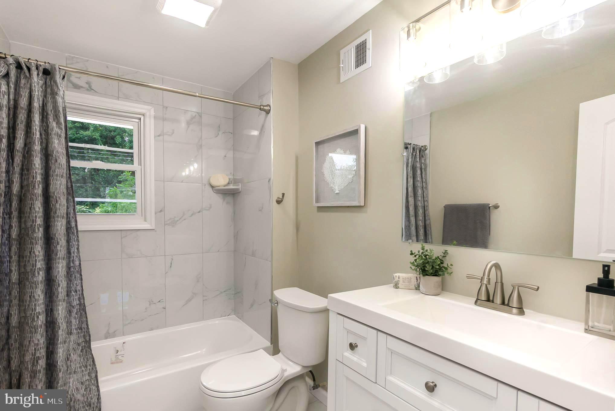 9120 Orbitan Road Parkville, MD 21234 - Photo 14 of 30 Upper level full bathroom