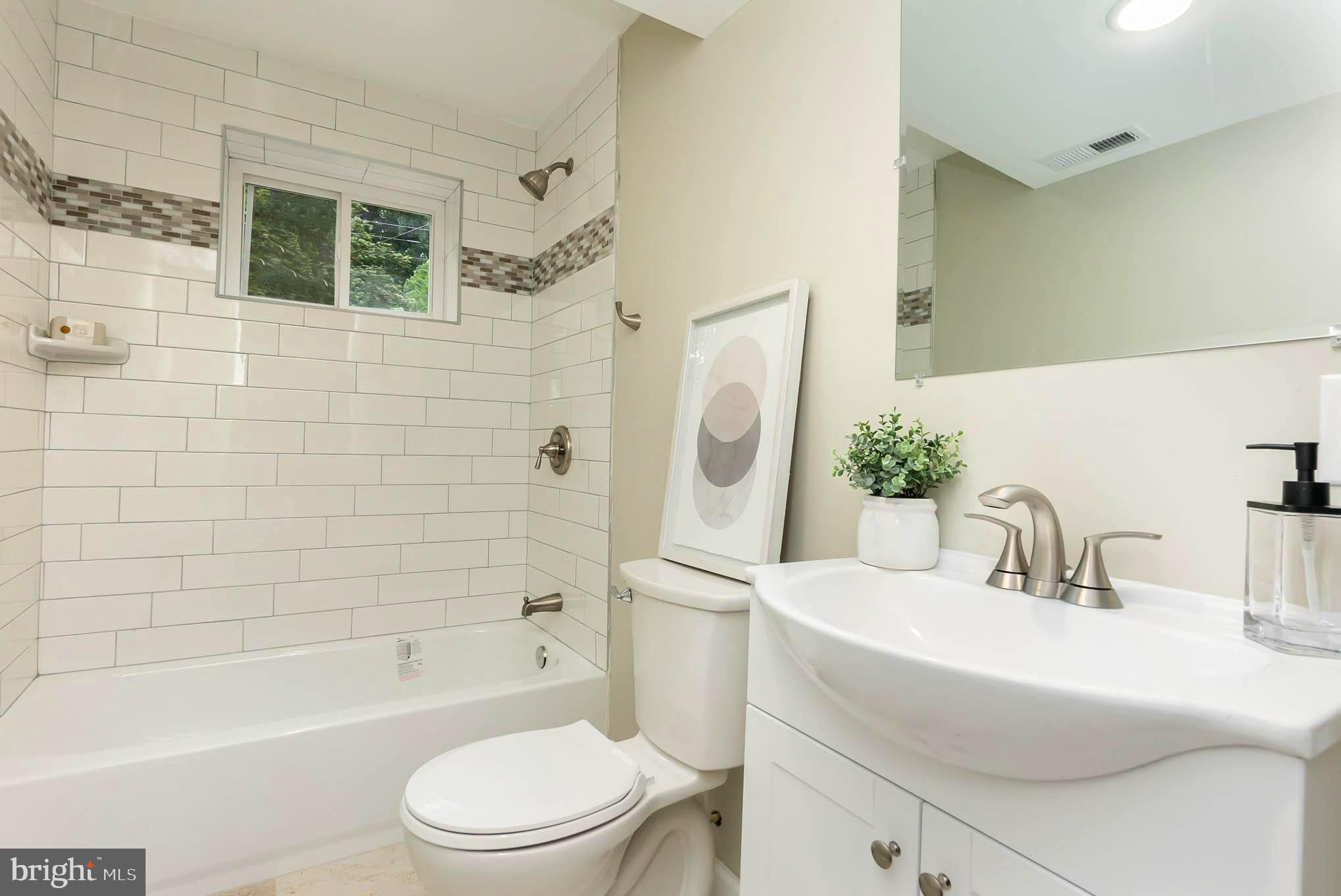 9120 Orbitan Road Parkville, MD 21234 - Photo 23 of 30 Full Bathroom off the family room