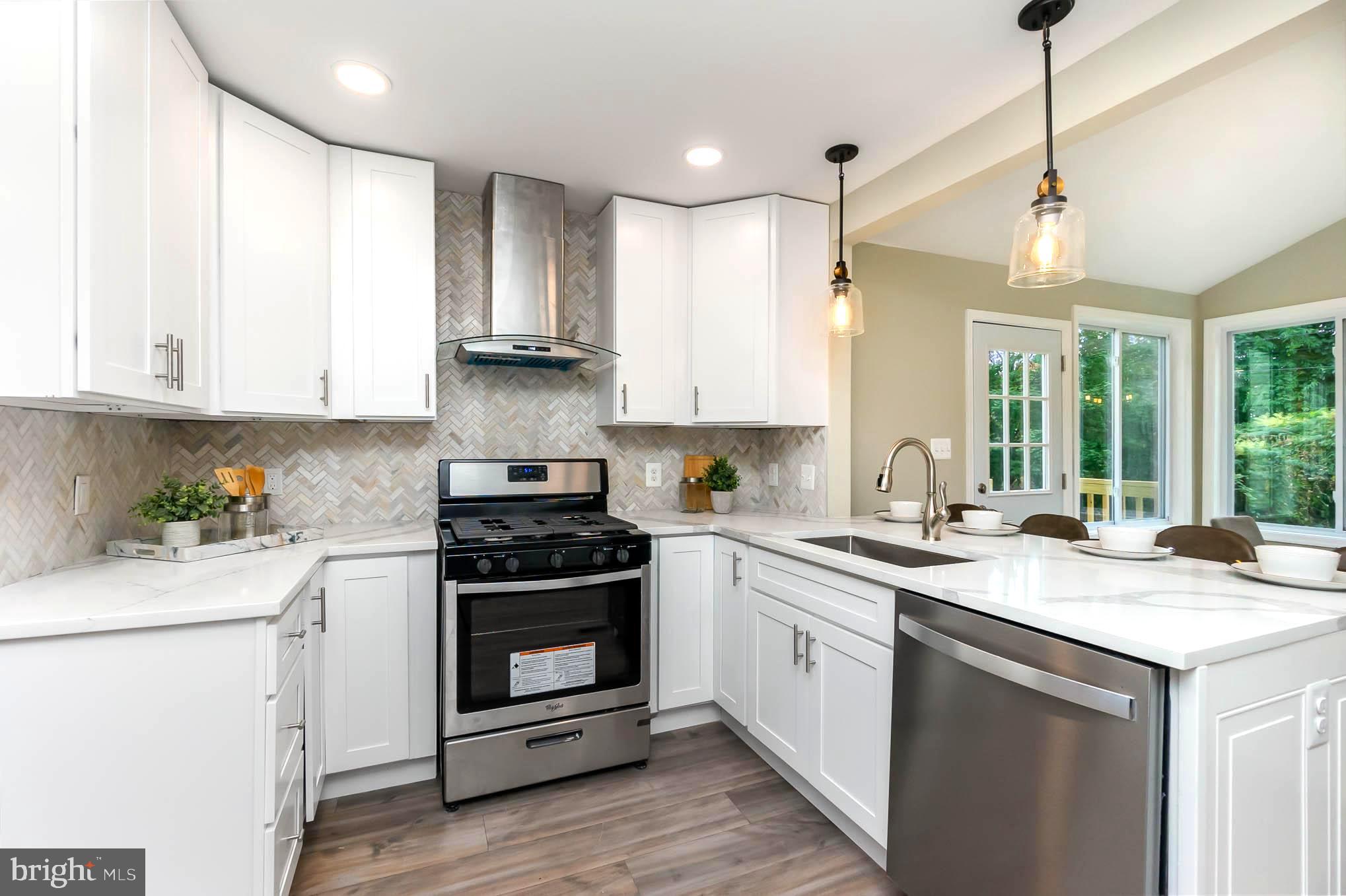 9120 Orbitan Road Parkville, MD 21234 - Photo 6 of 30 5 burner gas range, hidden controls ss dishwasher