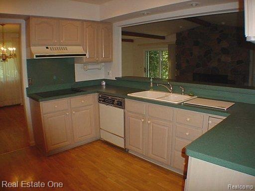 35509 Springvale Street Farmington, MI 48331 - Photo 7 of 25 open to family room
