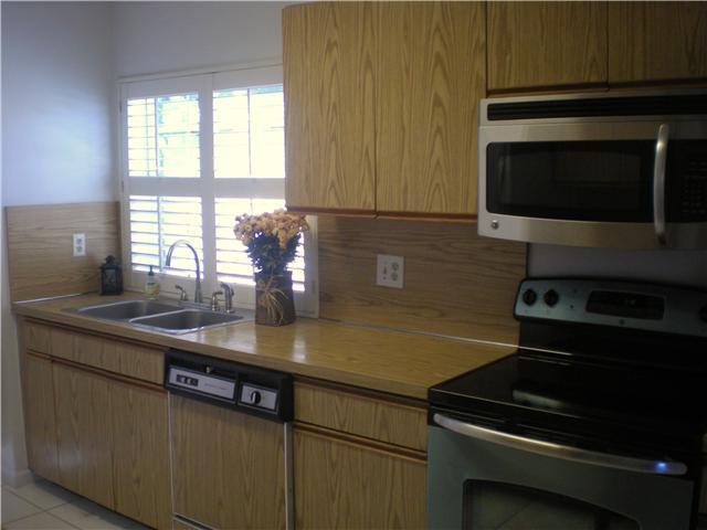 6624 Via Regina Boca Raton, FL 33433 - Photo 2 of 8 KITCHEN