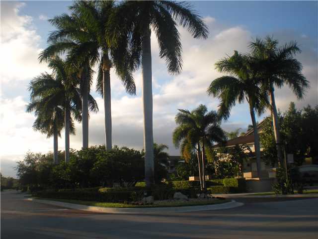 6624 Via Regina Boca Raton, FL 33433 - Photo 7 of 8 COMMUNITY