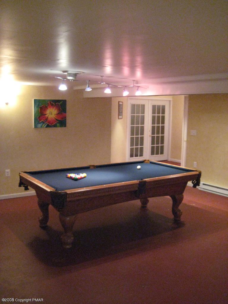 427 Quentin Road Stroudsburg, PA 18360 - Photo 21 of 21 Family Room