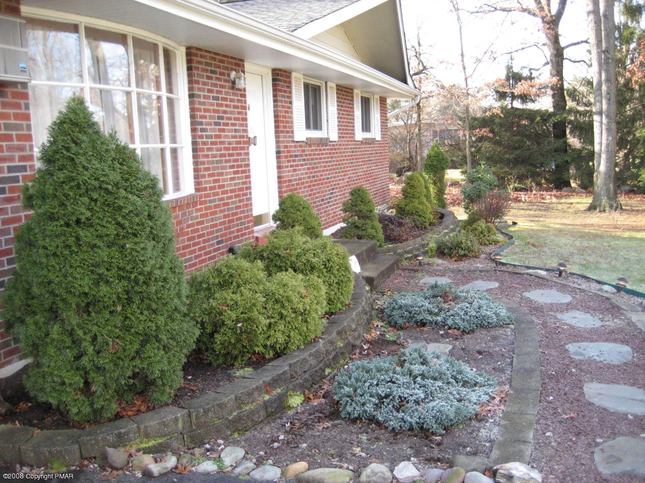 427 Quentin Road Stroudsburg, PA 18360 - Photo 3 of 21 Landscaping