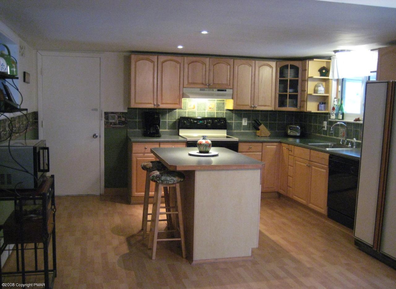 427 Quentin Road Stroudsburg, PA 18360 - Photo 4 of 21 Kitchen