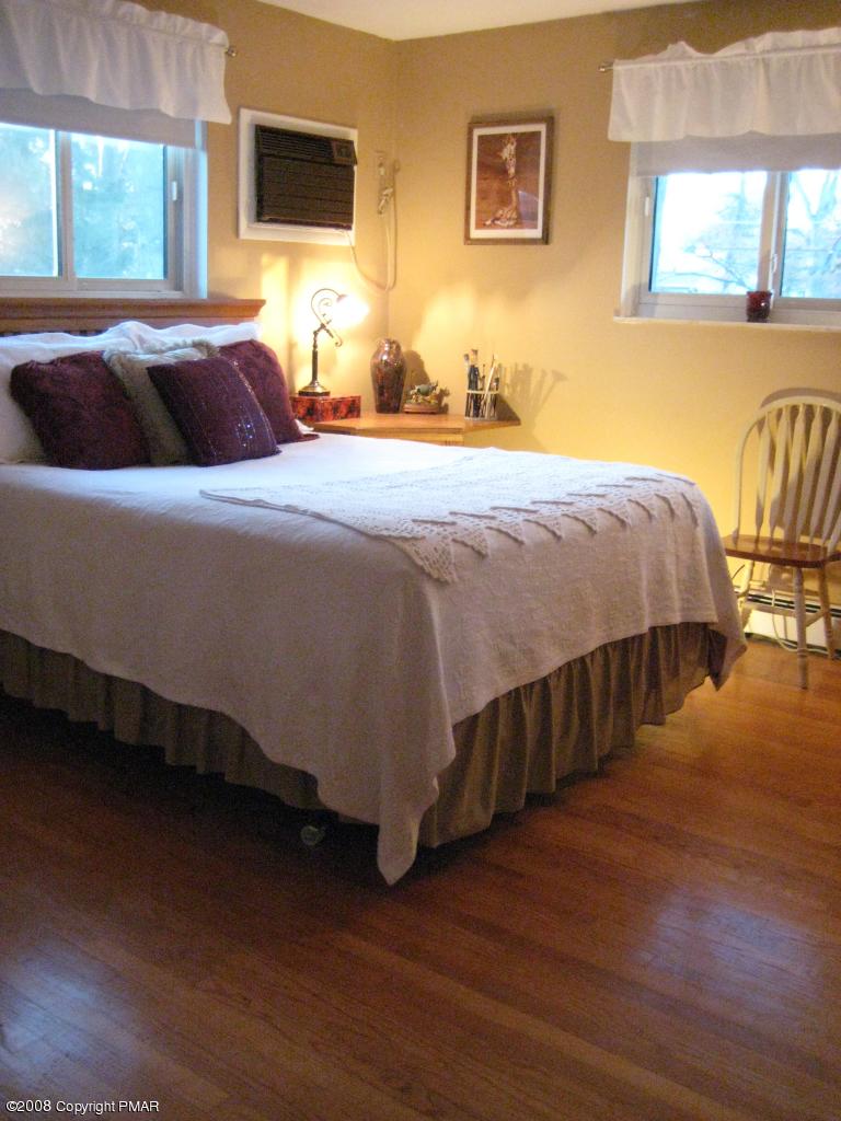 427 Quentin Road Stroudsburg, PA 18360 - Photo 10 of 21 Bedroom