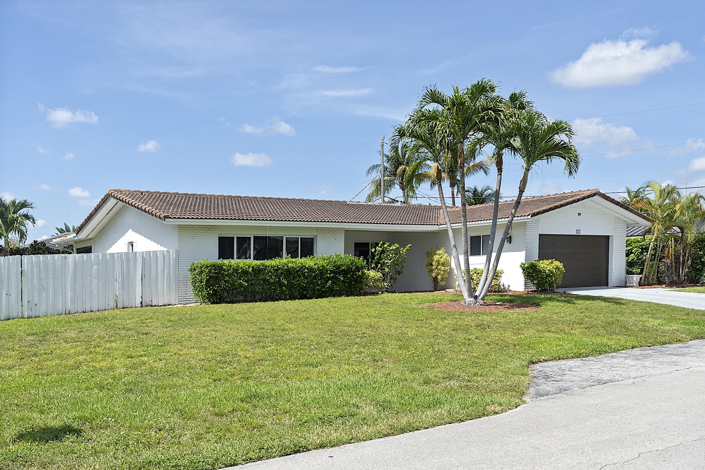 2910 Northeast 40th Court Lighthouse Point, FL 33064 - Photo 2 of 49 2910 NE 40th Ct - - 004