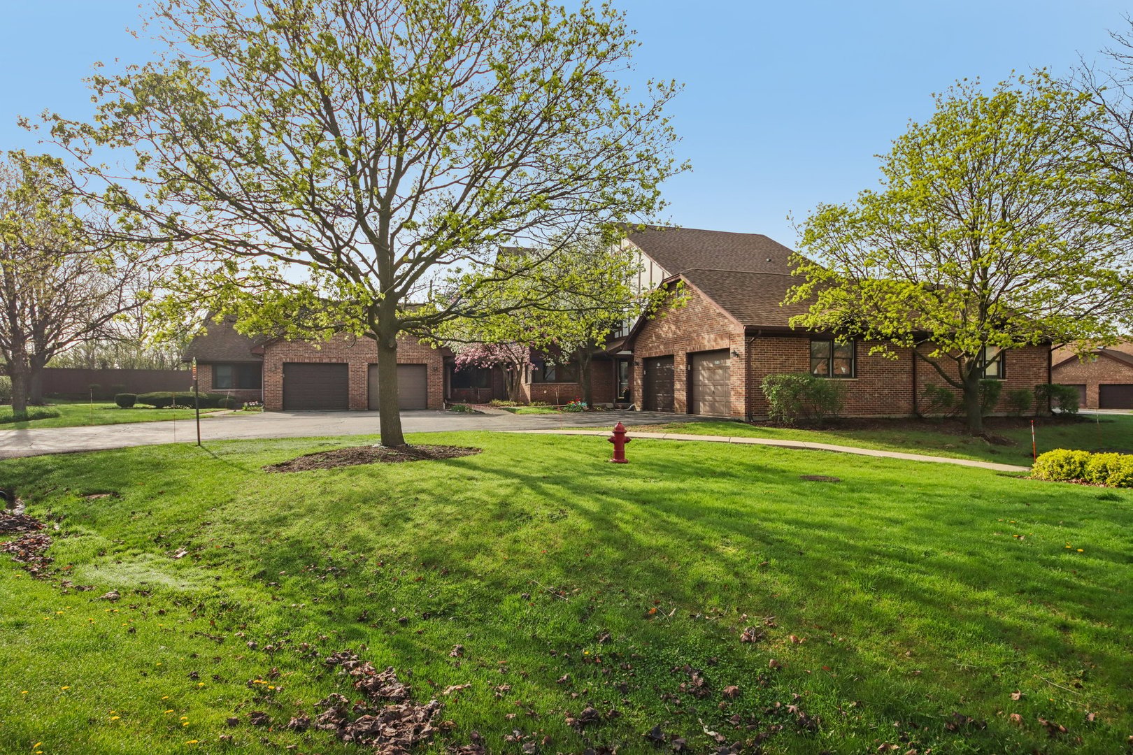 37 Terrace Lane, Unit F Lake Zurich, IL 60047 - Photo 4 of 40 a view of a house with a yard