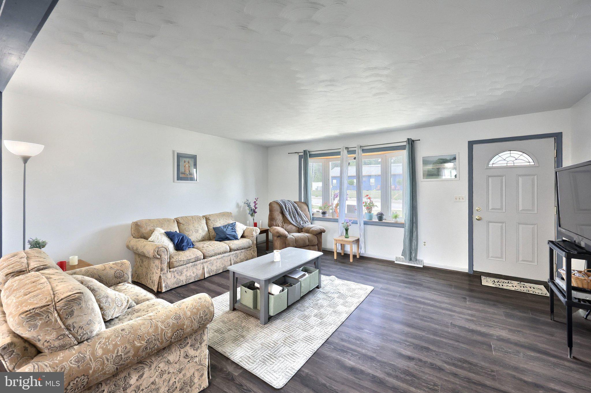 3116 Grandview Road Hanover, PA 17331 - Photo 5 of 35 Bright and inviting living space.