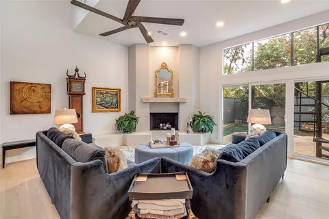 $899,000 | 947 Easton Place, Dallas, TX 75218