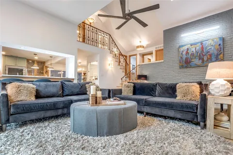 $899,000 | 947 Easton Place, Dallas, TX 75218