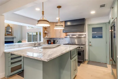 $899,000 | 947 Easton Place, Dallas, TX 75218