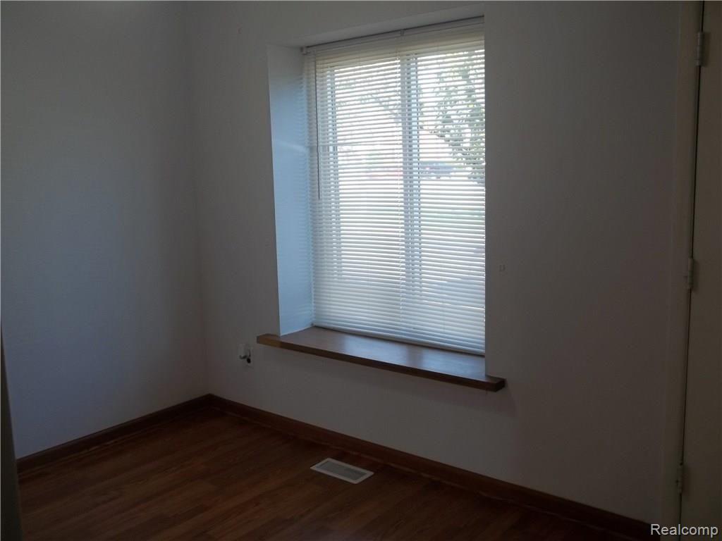 4422 15 Mile Road Sterling Heights, MI 48310 - Photo 16 of 29 100_1938.JPG