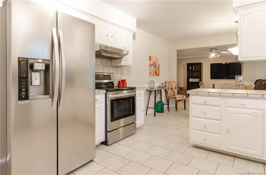8517 Castlekeep Road Charlotte, NC 28226 - Photo 8 of 24 Gallery Image 8