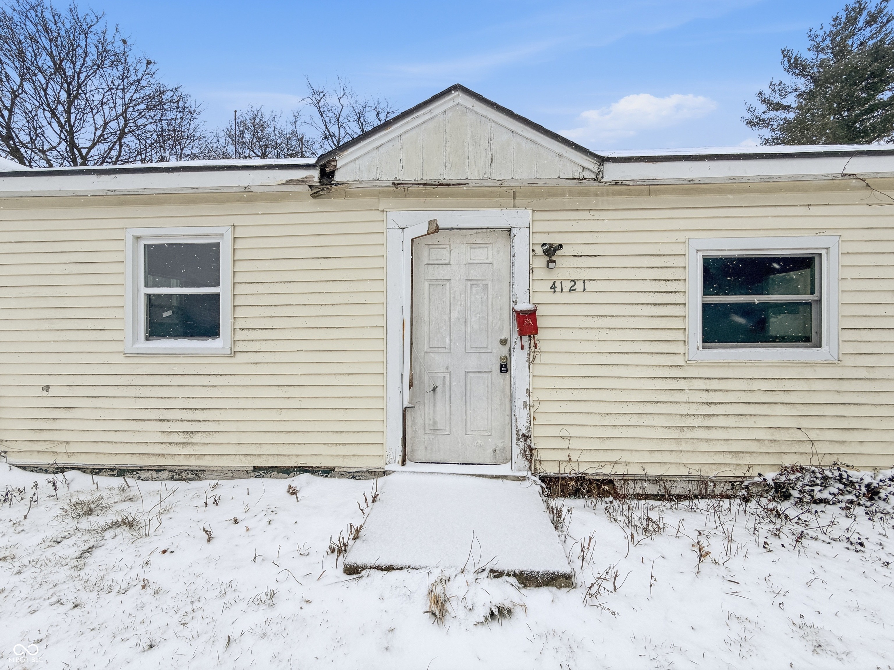 4121 Monroe Street Fort Wayne, IN 46806 - Photo 6 of 23