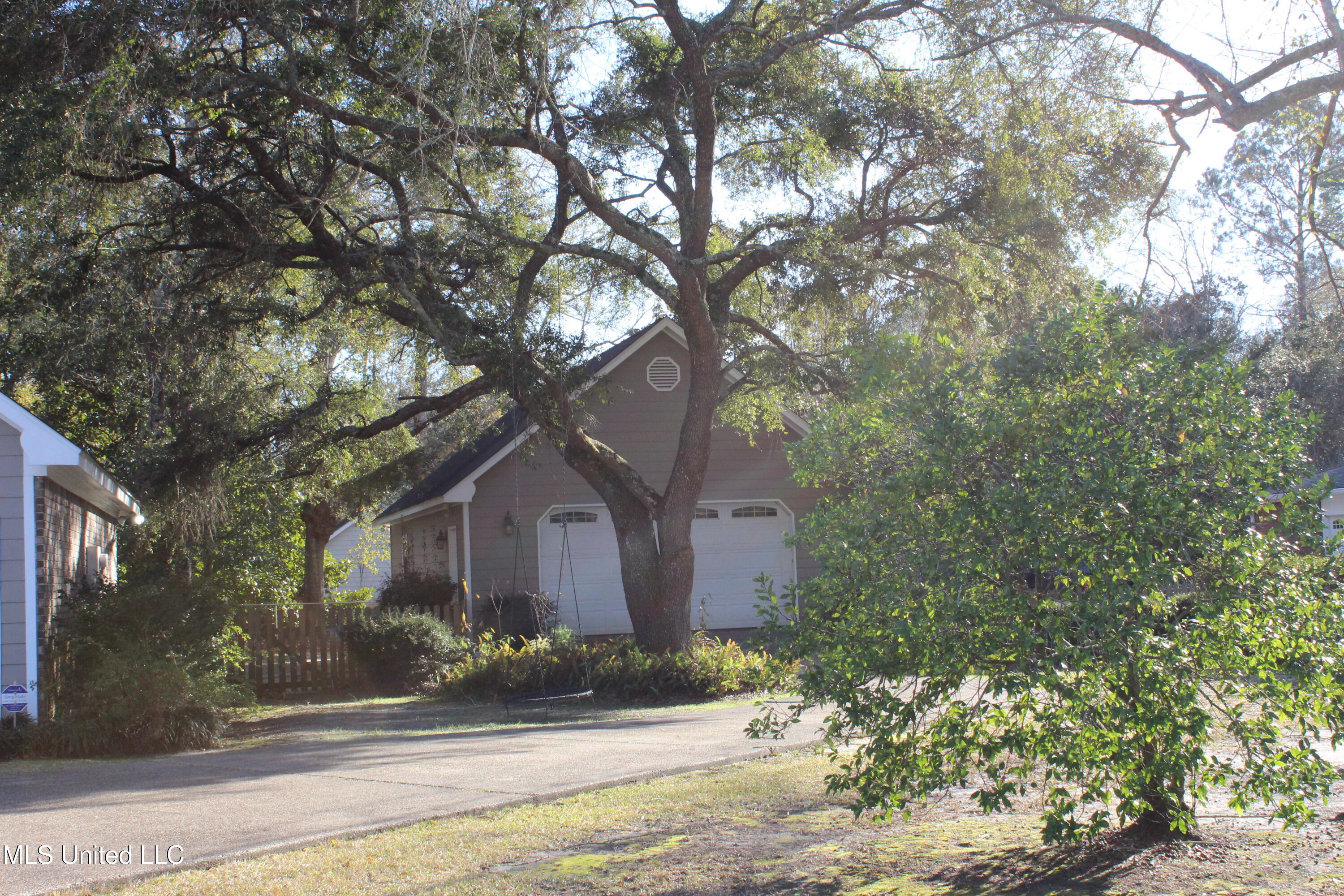 4444 Christopher Street Moss Point, MS 39563 - Photo 5 of 34 IMG_1129