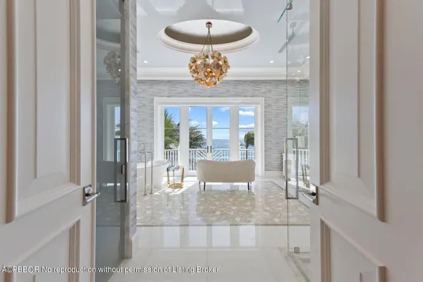 $400,000 | 640 South Ocean Boulevard, Manalapan, FL 33462