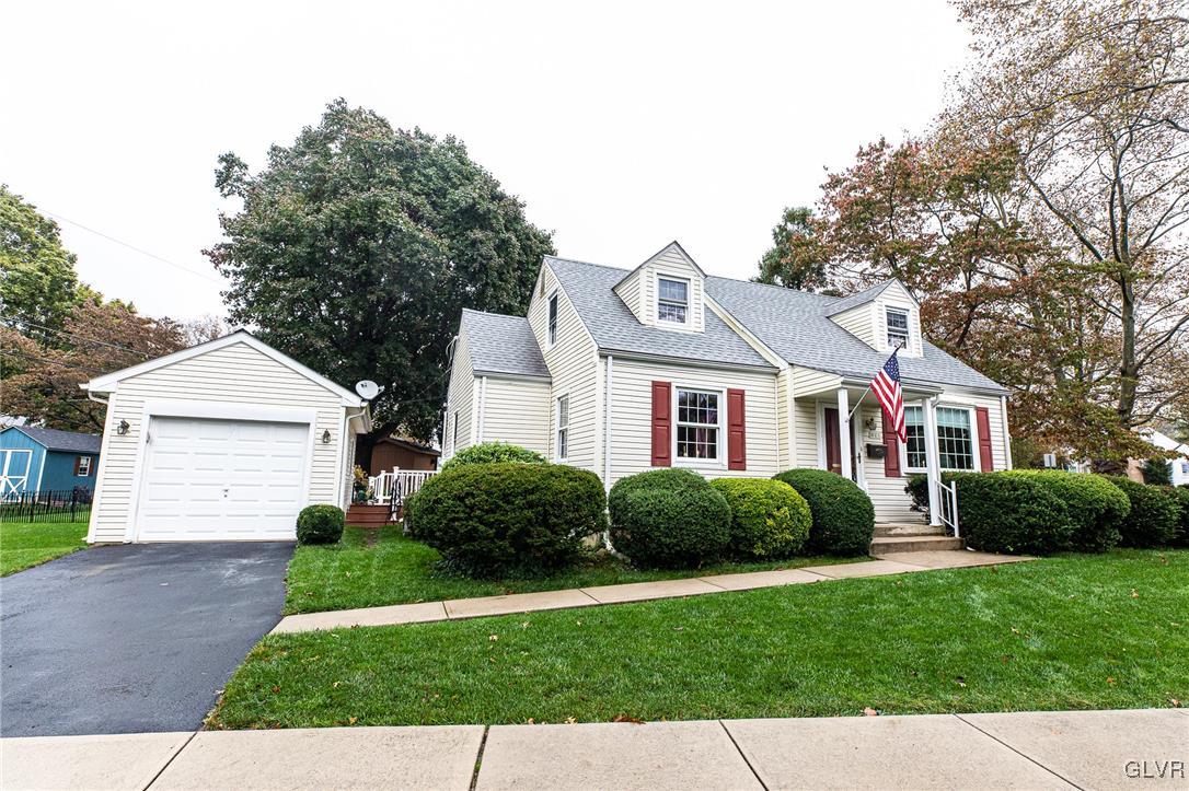 821 Magnolia Road Hellertown, PA 18055 - Photo 3 of 30 Gallery Image 3