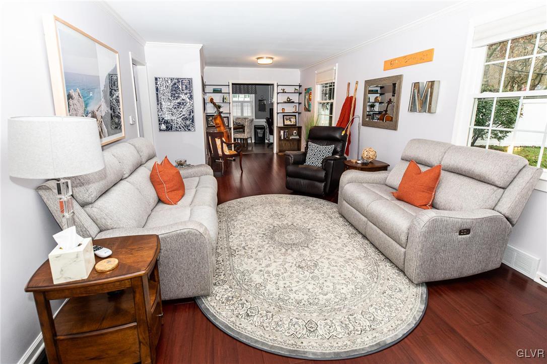 821 Magnolia Road Hellertown, PA 18055 - Photo 4 of 30 Gallery Image 4
