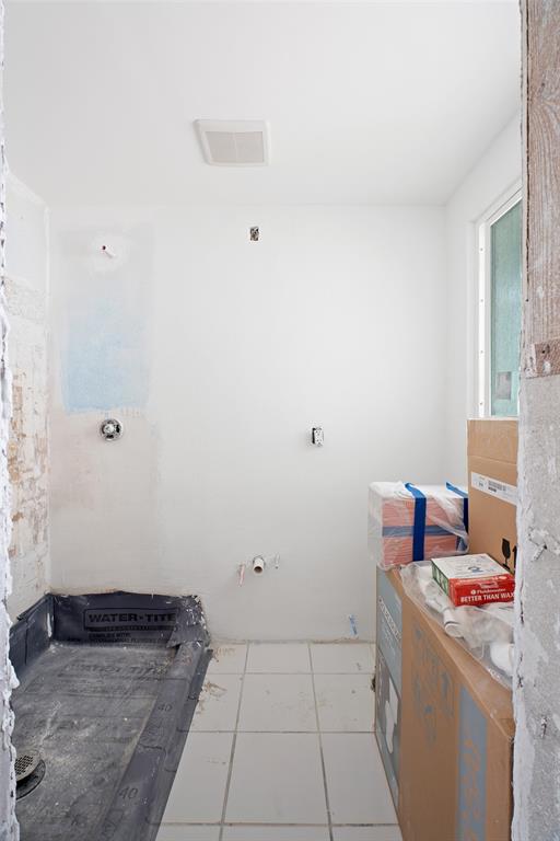 1385 Gulf Boulevard, Unit 10 Englewood, FL 34223 - Photo 13 of 36 a bathroom with a sink and a vanity