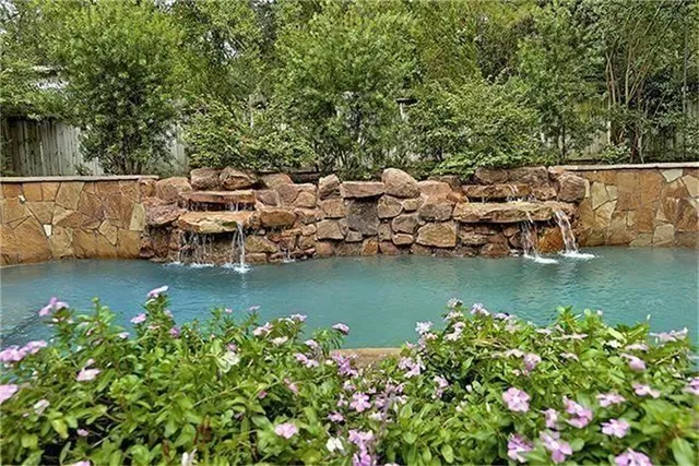 a view of a lake with lawn chairs