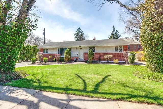 $558,000 | 1004 Broadmoor Place, Deerfield, IL 60015