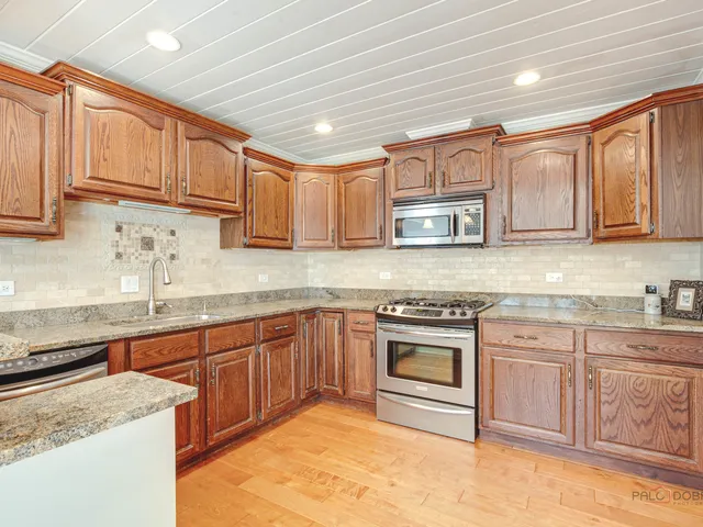 $558,000 | 1004 Broadmoor Place, Deerfield, IL 60015