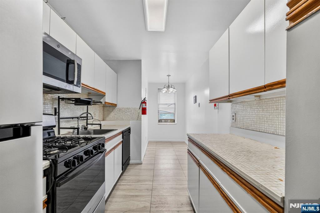 19 Lyons, Unit 204 Newark, NJ 07112 - Photo 13 of 21